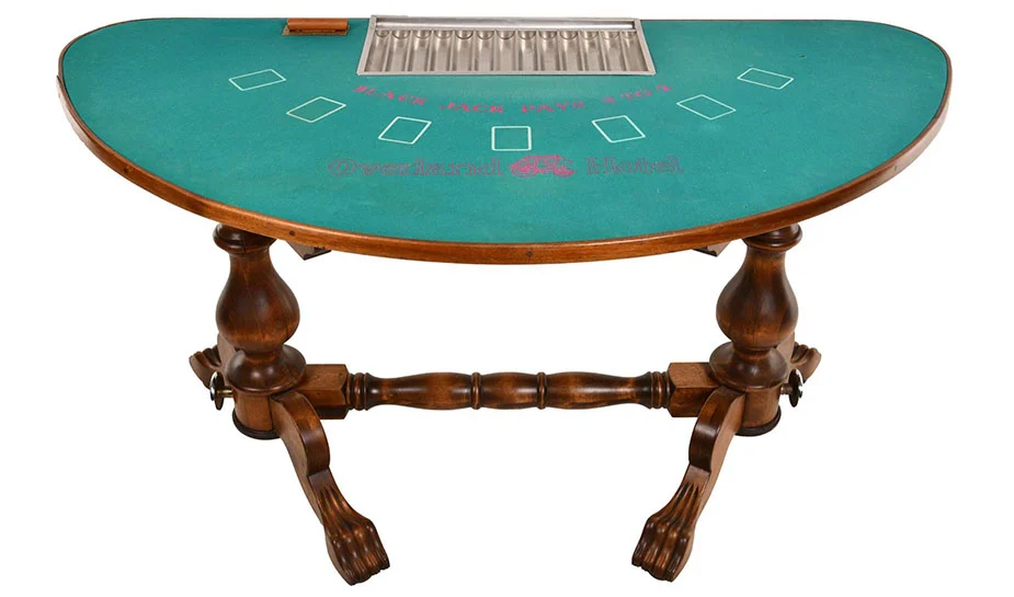 A blackjack mancave for online play