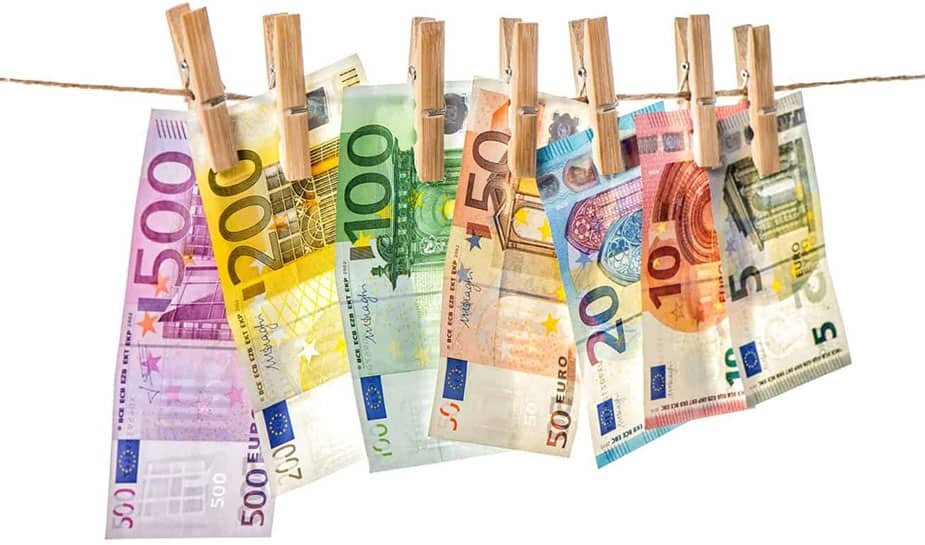 Royal Vegas Casino satisfied with anti-money laundering report results